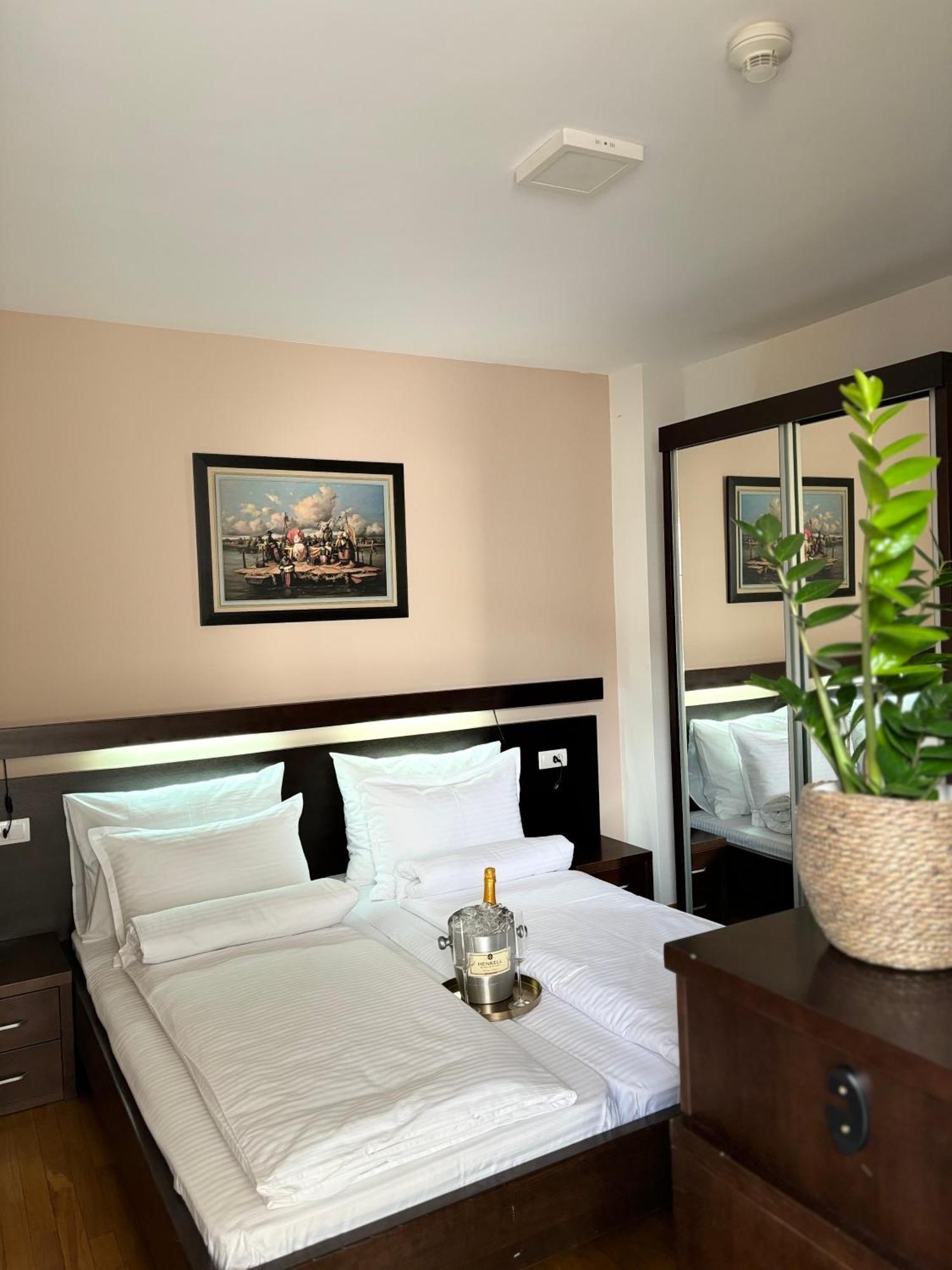 Bed and Breakfast Atrium Sremska Mitrovica Exterior foto