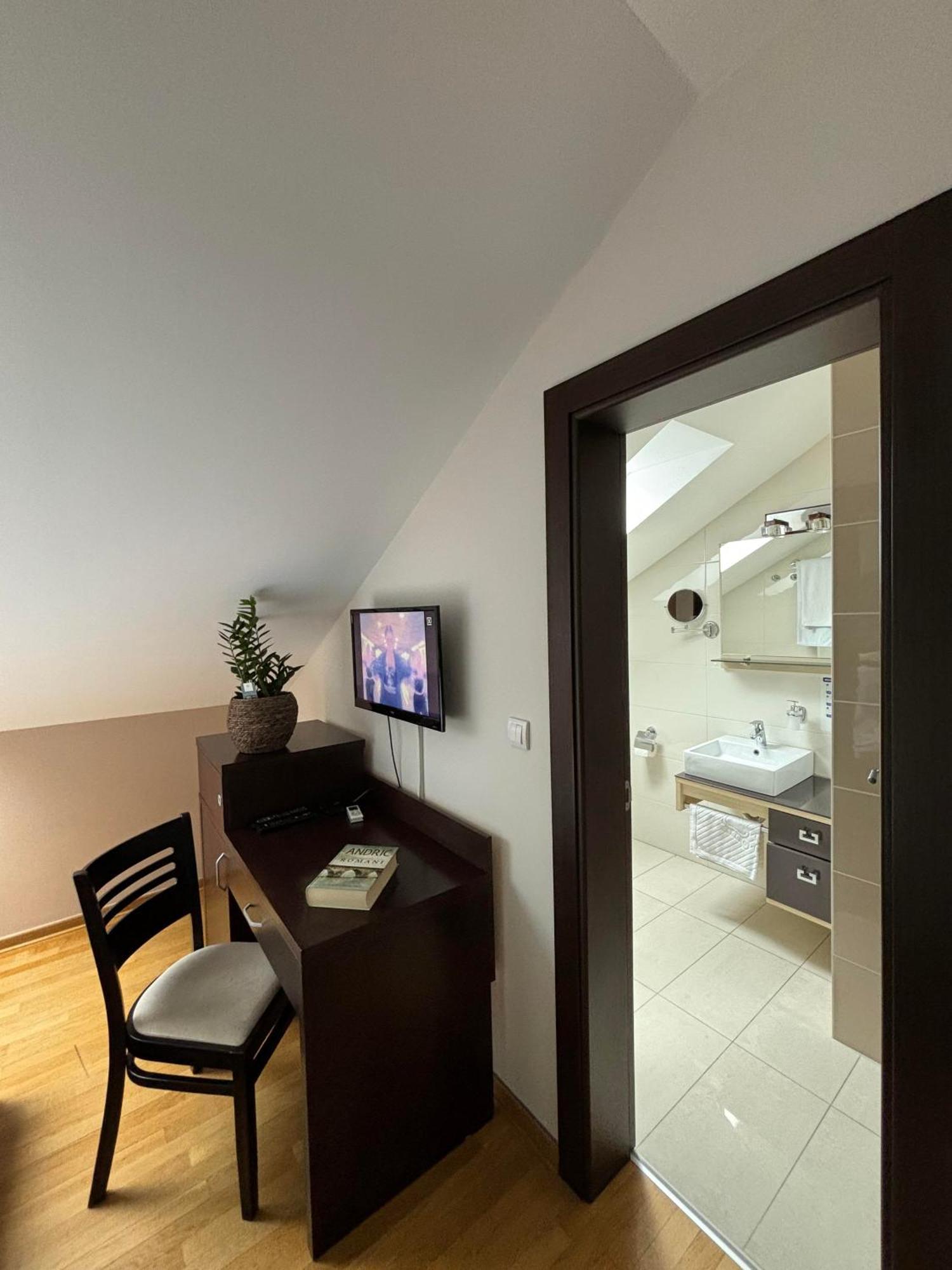 Bed and Breakfast Atrium Sremska Mitrovica Exterior foto